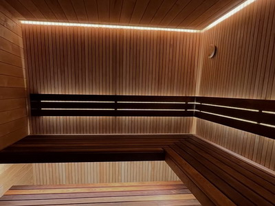 Стильная баня с подсветкой