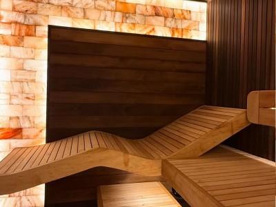 Парная с анатомической лавкой