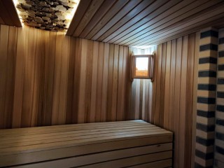Баня с отделкой из кедра канадского